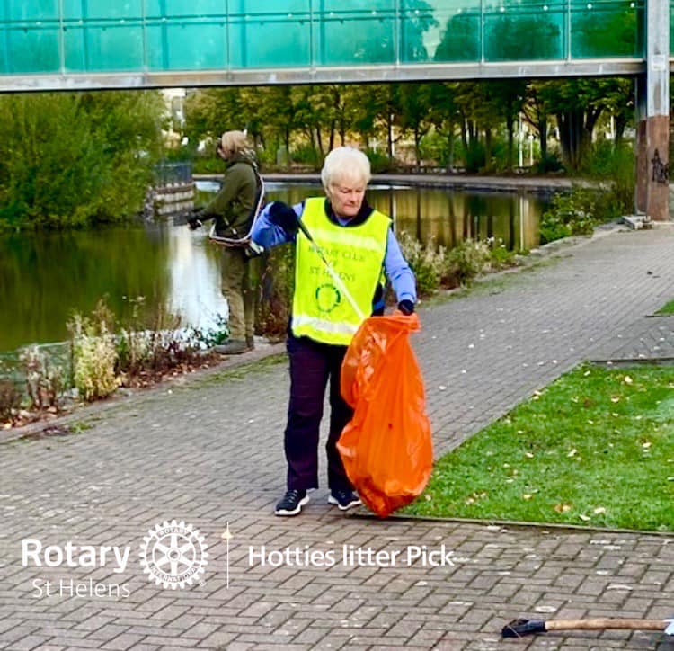 SHelensRotary's tweet image. More helpers at our litter pick