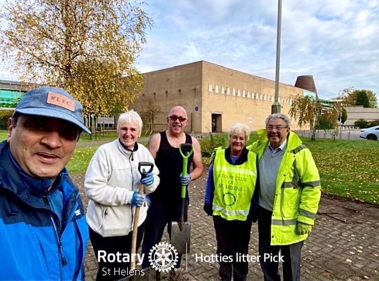 SHelensRotary's tweet image. More helpers at our litter pick