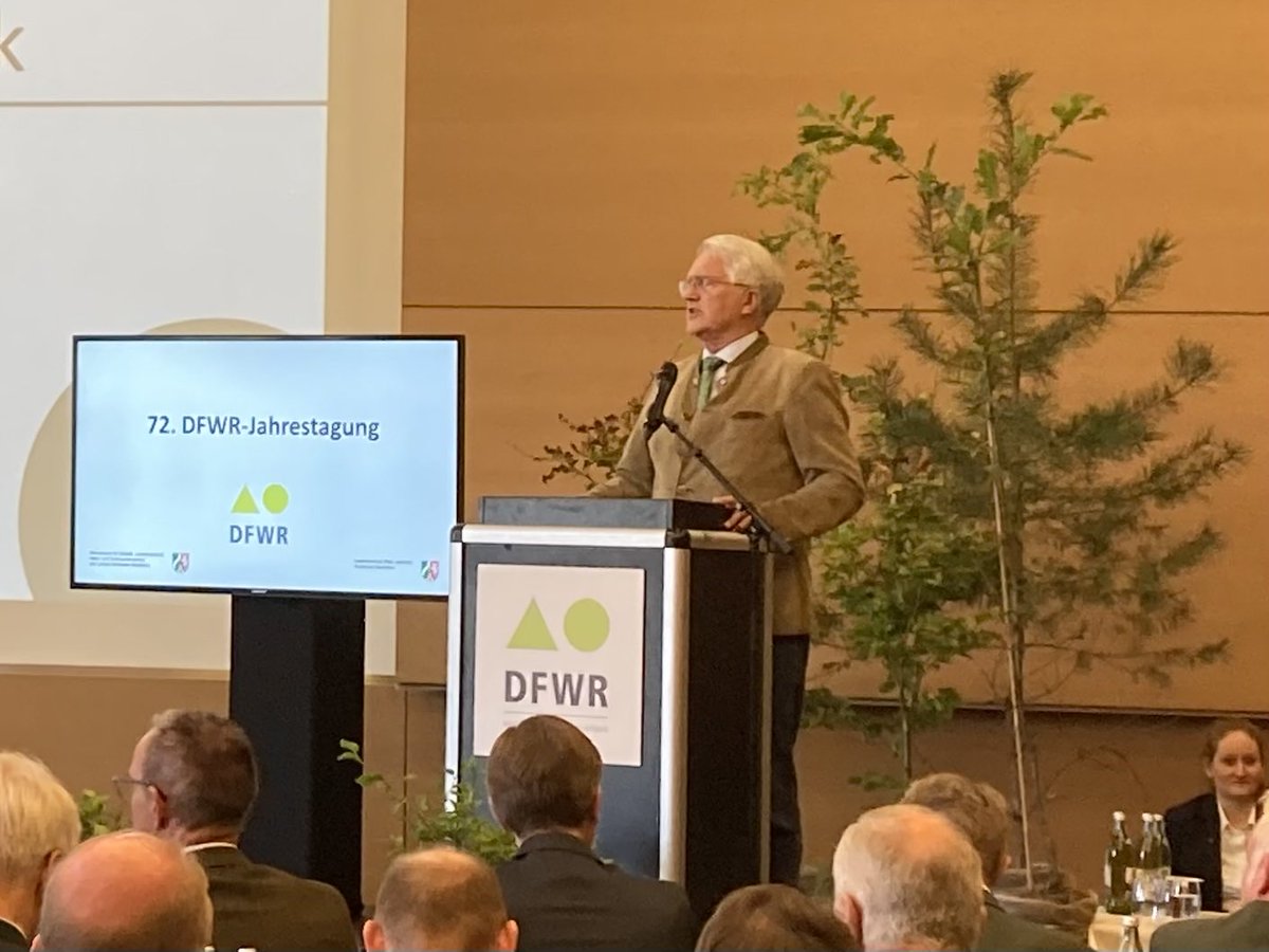 DeDFWR's tweet photo. Jetzt geht’s los: Präsident Georg Schirmbeck eröffnet die 72. Jahrestagung des Deutschen Forstwirtschaftsrats #DFWR in der Stadt des Westfälischen Friedens - in Münster. @WaldundHolzNRW https://t.co/FB9lAlYO4i