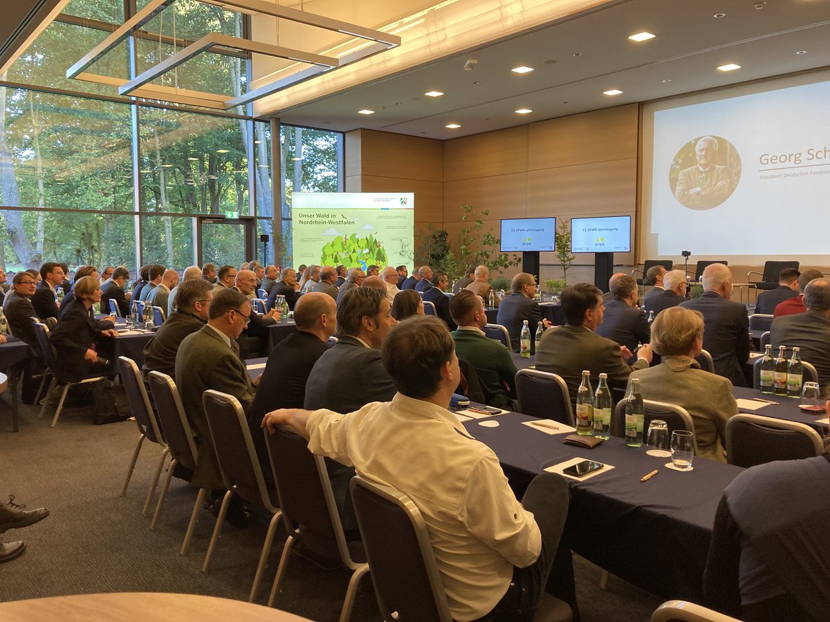 DeDFWR's tweet photo. Jetzt geht’s los: Präsident Georg Schirmbeck eröffnet die 72. Jahrestagung des Deutschen Forstwirtschaftsrats #DFWR in der Stadt des Westfälischen Friedens - in Münster. @WaldundHolzNRW https://t.co/FB9lAlYO4i