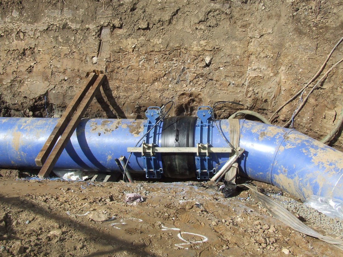 BPFPipesGroup's tweet photo. When a pipeline is pressurised, the pipe wall is put under stress. Our guide looks at how the forces on joints &amp; fittings occur &amp; design features to minimise maintenance and maximise the life of the pipeline system https://t.co/pnth3pFZnx #bestpractice #PEpipe https://t.co/i5W85PWyE0