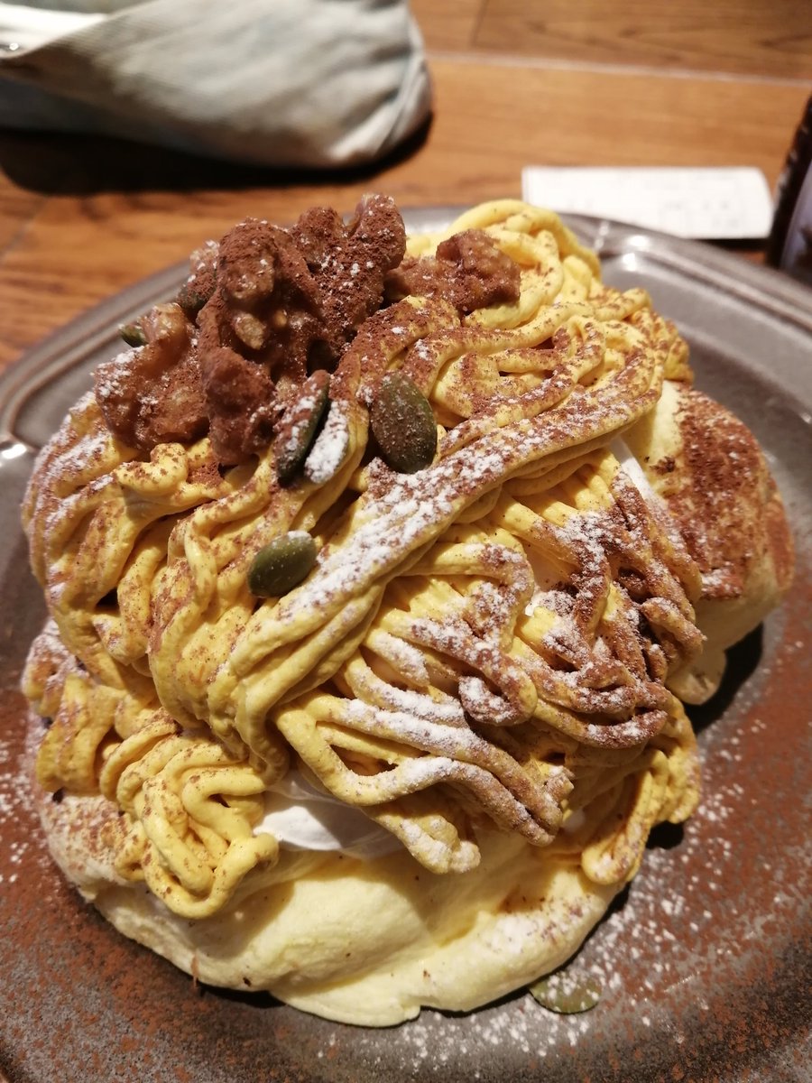 nanonanobanana7's tweet photo. かぼちゃのパンケーキとオレンジジュース🎃ハロウィンだけに🦇
#RAYARD #カボチャのパンケーキ #オレンジジュース #栄 https://t.co/OxCt7o0dvj