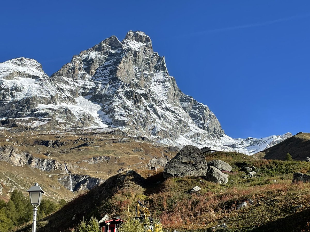 MeynetMonica's tweet photo. E per la prima volta, questa mattina Leo è alla materna e Matilde al nido! Avere questi servizi (pubblico e privato) qui a #Cervinia è essenziale per noi! Per evitare lo spopolamento delle testate di valle anche questo è a favore della montagna 👨‍👩‍👧‍👦👶⛰️ https://t.co/NpD0vWbEcX
