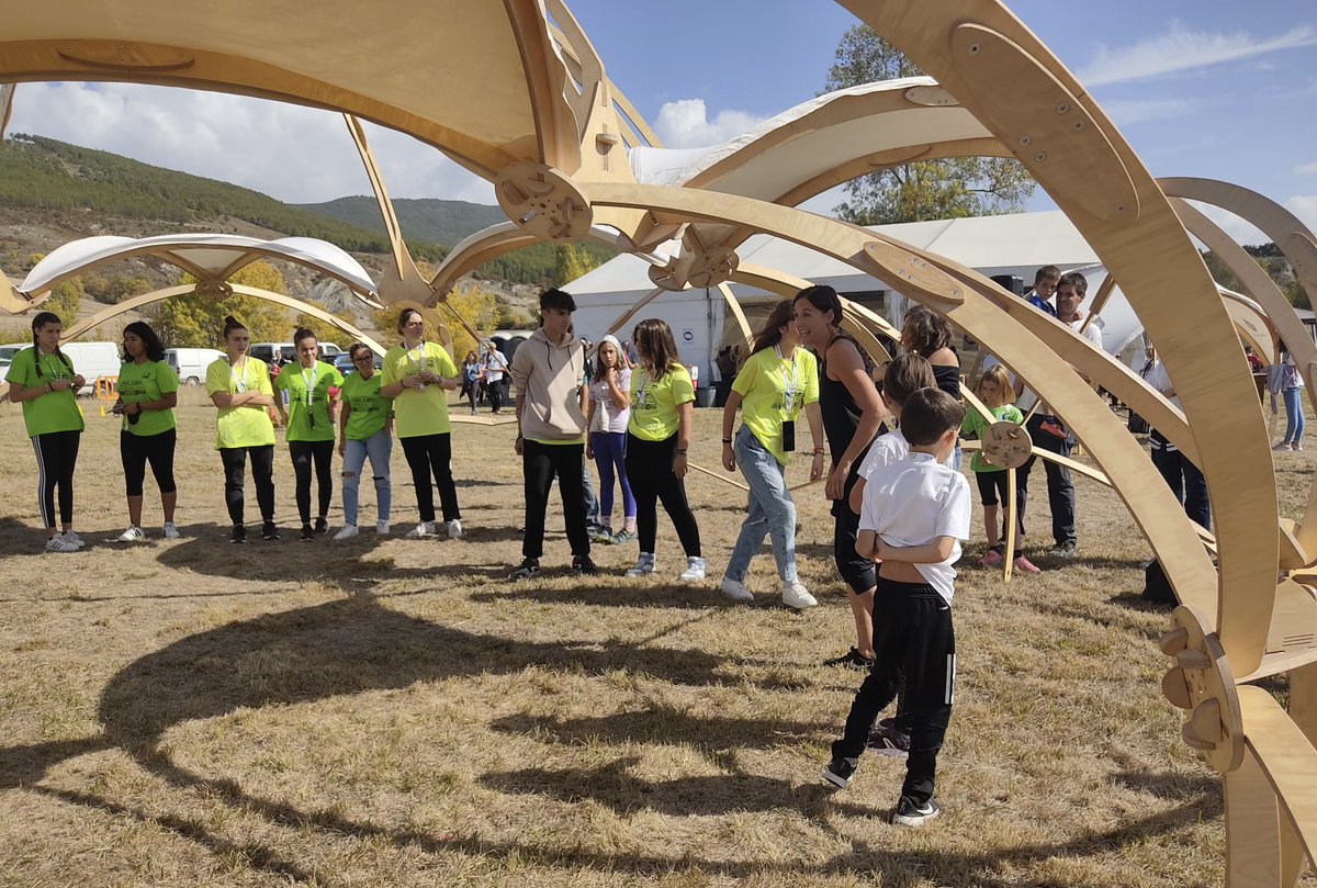cJacetania's tweet photo. Las #antenasinformativas de la #Jacetania colaboraron como #voluntarias en el #Fesmap Festival por la Salud Mental y las Artes de los Pirineos, celebrado el pasado sábado en Caniás. Buen trabajo chicos/as!! https://t.co/0ECzfStbPV