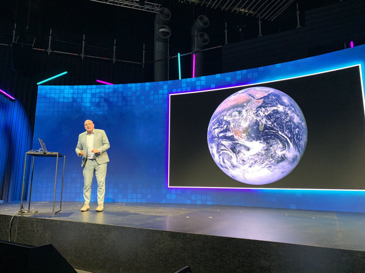 SusanneChishti's tweet photo. We went to the moon but we discovered the earth. What a start to #SIBOS #Innotribe - Great to be back! #fintech @FINTECHCircle @PayTECHBook @TheAIBook @ICAMacleod #sibos2022 https://t.co/wCS2SVMLFU