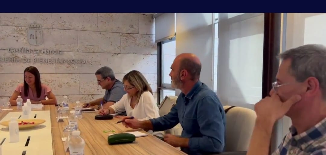PoiClm's tweet photo. Ha destacado su compromiso y esfuerzo y se ha comprometido a seguir reforzando la colaboración y trabajo conjunto entre estas entidades y la Administración en pro del bienestar de Castilla-La Mancha.
#tercersector #dianacionaldeltercersectordeaccionsocial #diatercersector #poiclm https://t.co/2abz6gDOPN