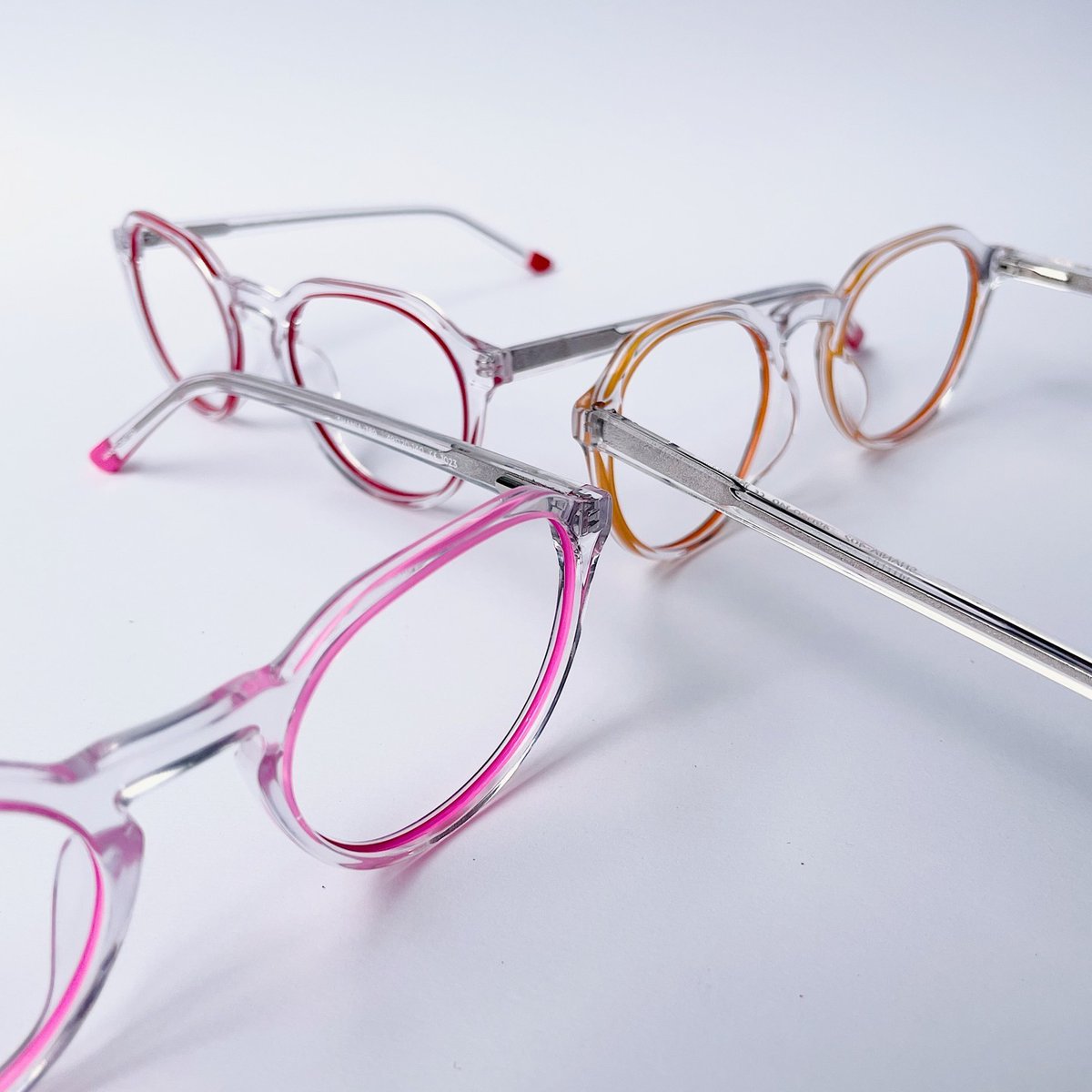 A pop of colour at every angle! ✨ Shania's painted inner rim is perfect for those looking for a quirky twist on an everyday pair. #oscarwylee