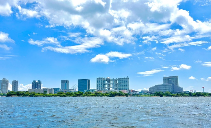 binsunq's tweet photo. 雨上がりの東京＿南の風が吹いて夏日に―。渋谷～銀座、お台場へ. https://t.co/E29804XARl