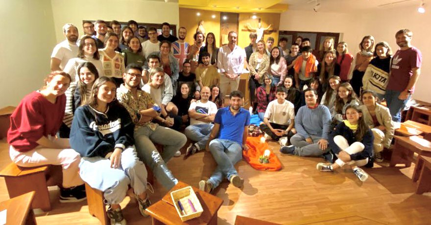 Ya hemos comenzado nuestro curso de Precomunidad y Comunidad Juvenil con un momento de oración. ¡Déjate querer por Él!