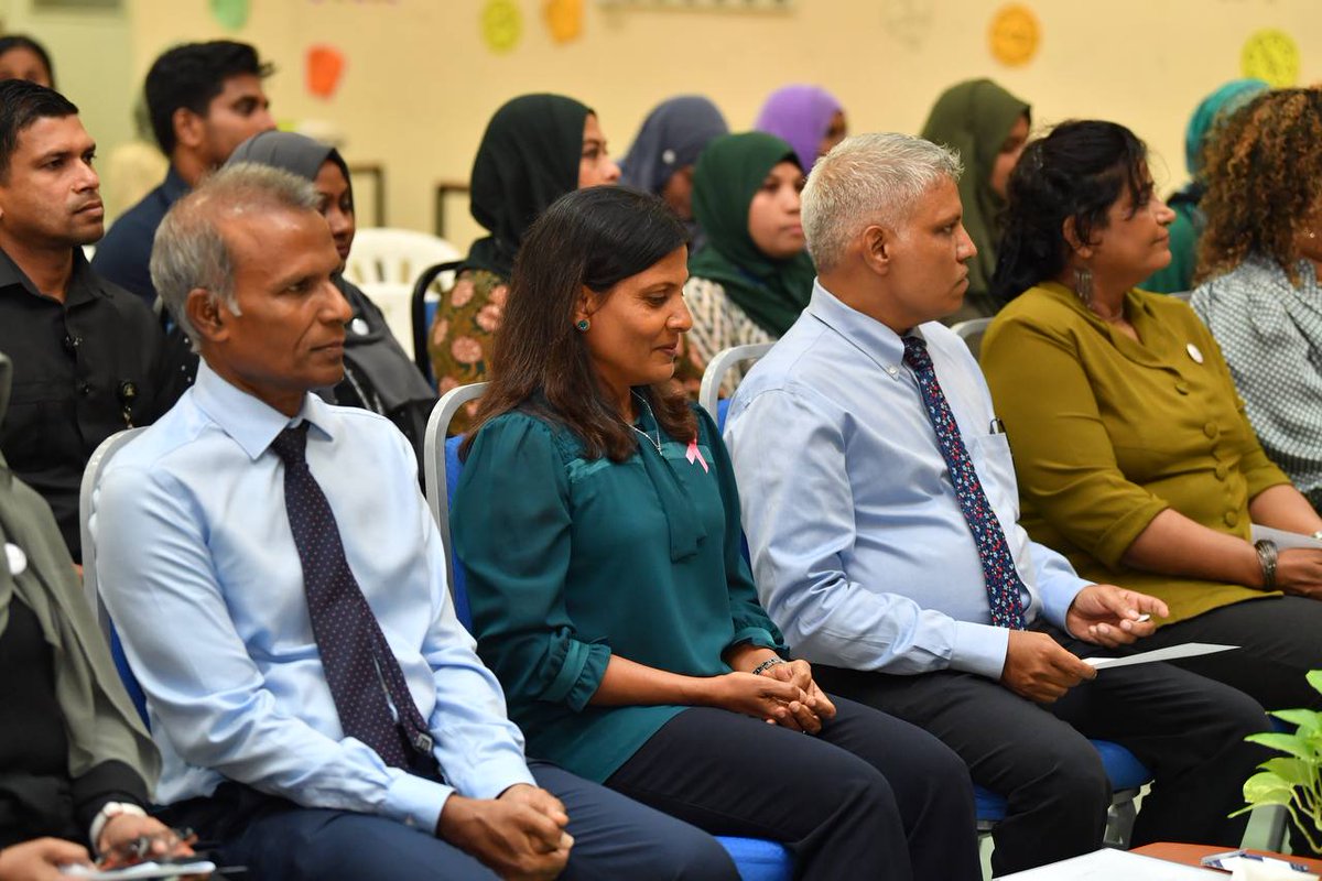 presidencymv's tweet photo. First Lady Fazna Ahmed attends the World Mental Health Day celebration event at @MNUedu. She presented certificates to @fhsmnu students who completed the "Peer Support Squad" training. https://t.co/MfiRpXae5C