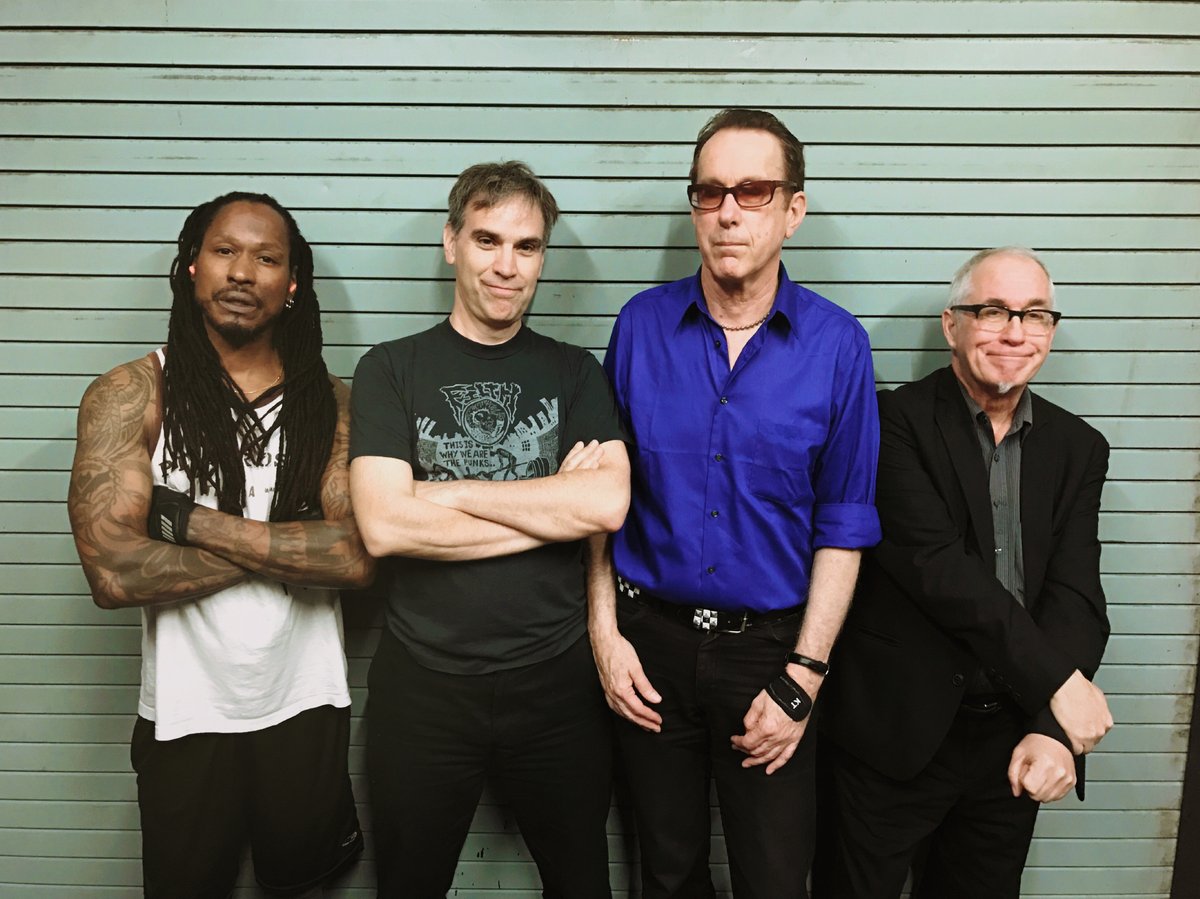 auagenda's tweet photo. #músicadelasetmana Cançons satíriques i accelerades de @DeadKennedys; la banda sonora del caos dels #GodspeedYou; el rock and roll cru i honest de @WHTheOutliers; i el repertori sinistre de @FernandoAlfaroX, on allò estrany emana de la quotidianitat https://t.co/4yjYRtIggR https://t.co/DYQ8FMvAuL
