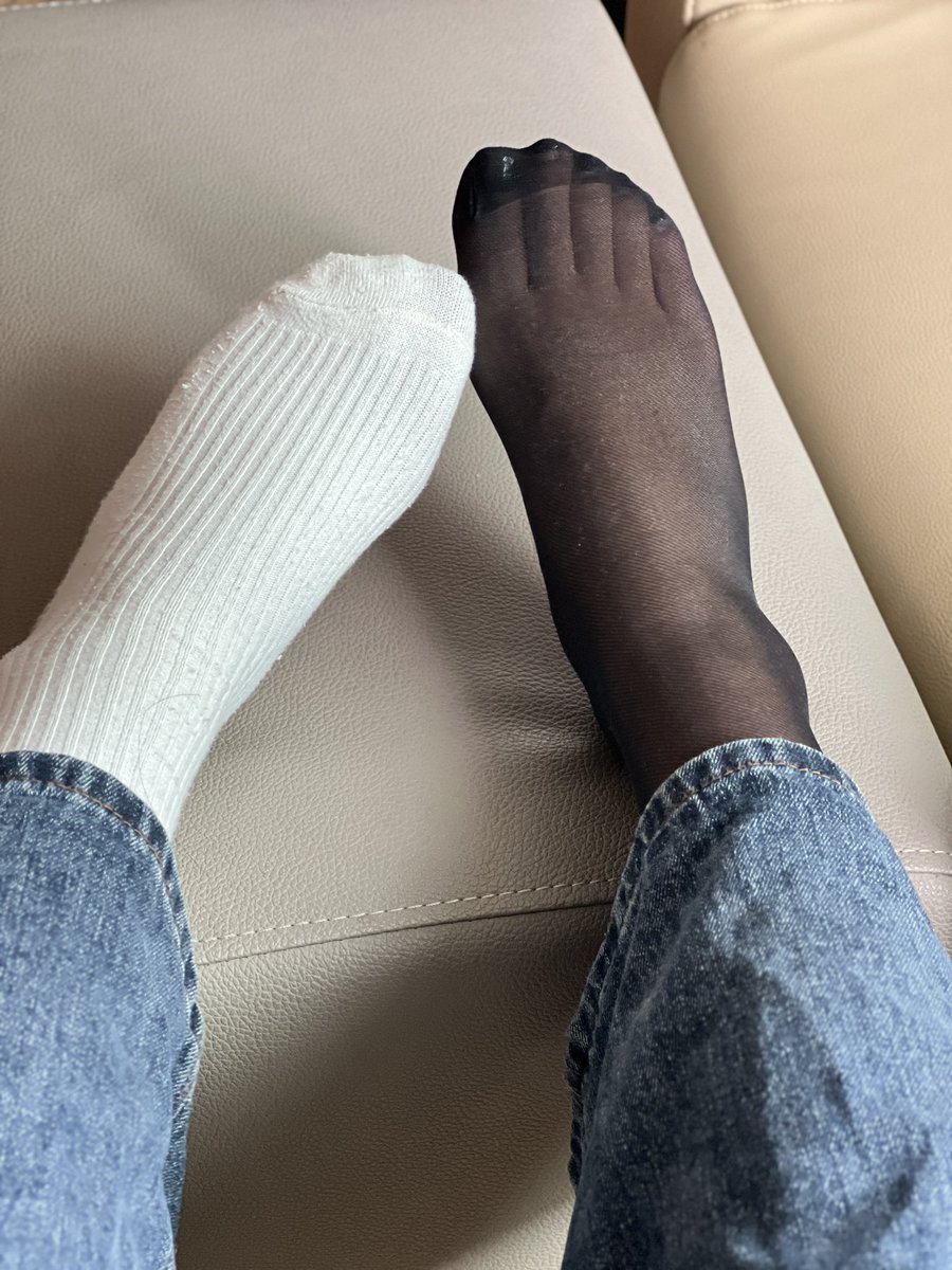 2075R7's tweet photo. 降温 安排裤里丝 想要的👍➕转发 抽一个废物送给他呀 https://t.co/sqaNfrcozz