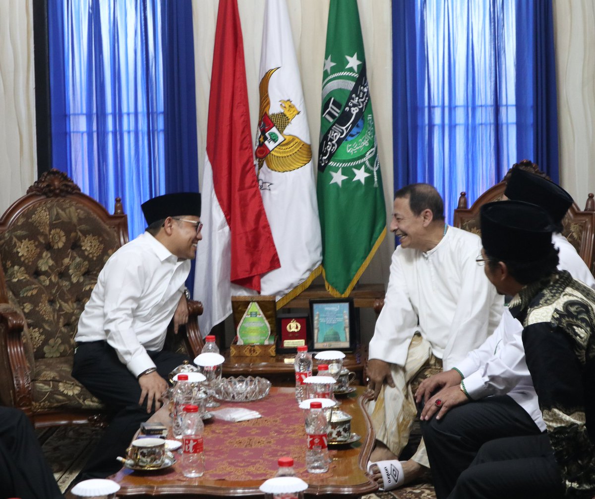 nahdiyinbersatu's tweet photo. Jam'iyyah Ahlith Thariqah al-Mu'tabarah an-Nahdliyyah #habibluthfibinyahya #gusmuhaimin #santri #kiai #pesantren #nahdliyyin #gnb https://t.co/K1O7RUxscJ