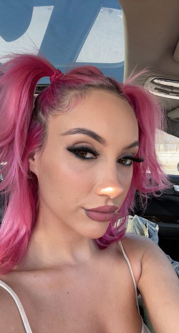 no filly 🥰 giving u non-edited real life face on my way to set today ! 💓 https://t.co/MPtTlNd9Rw