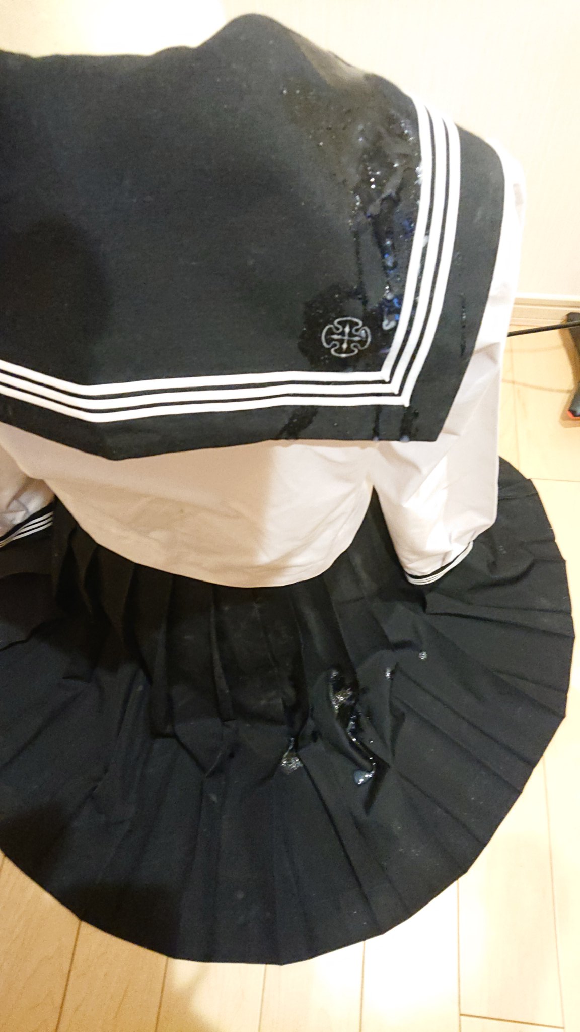 プリーツスカートに射精 制服プリーツフェチ (@UniPleatsFetish) / X