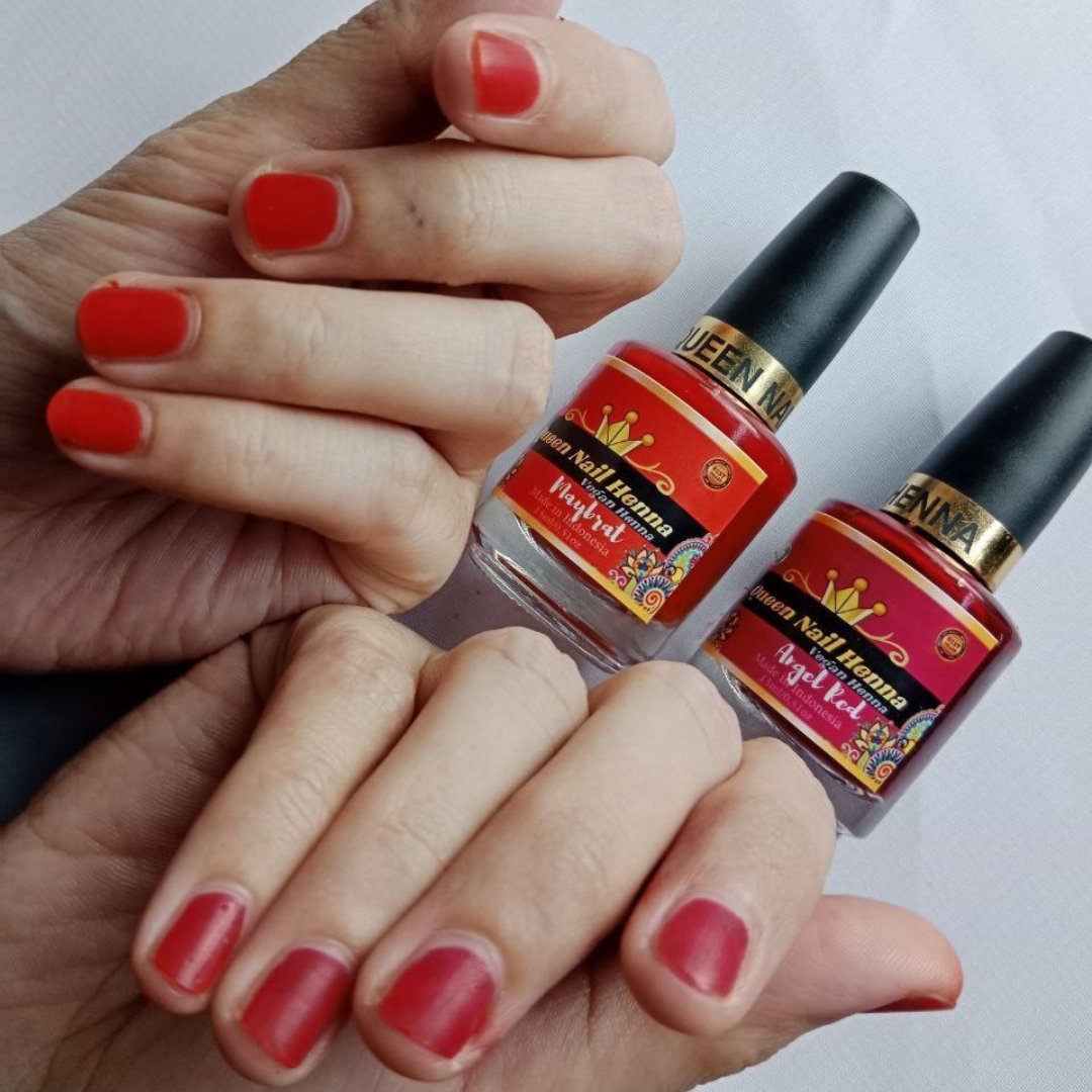 Two beautiful and vibrant colours from Queen Nail Henna. 

Maybrat (Orange Red) and Angel Red (Red Orange)

#queennailhenna #irresistiblecosmetics #nailhenna #henna #hennainspo #hennainspiration #hennaart #hennalove #nails #beauty