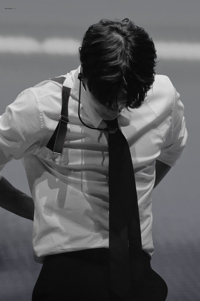 mid_nightblue's tweet photo. ลุคบอดี้การ์ดสุดฮอต https://t.co/0IzVtRE6KY