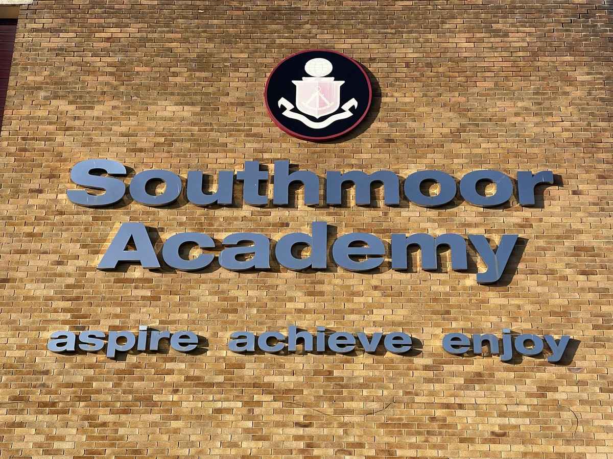 PetrucciSergio's tweet photo. It’s #RestartAHeartWeek we’re at @SouthmoorAc in #Sunderland starting day 1 of our daily workshops with students & staff.
We start with Yr 11 & the sessions focus on the need for early #CPR and early #defibrillation in the event of a medical emergency.
https://t.co/1SfEuguYEQ https://t.co/XDnrYYEOkx