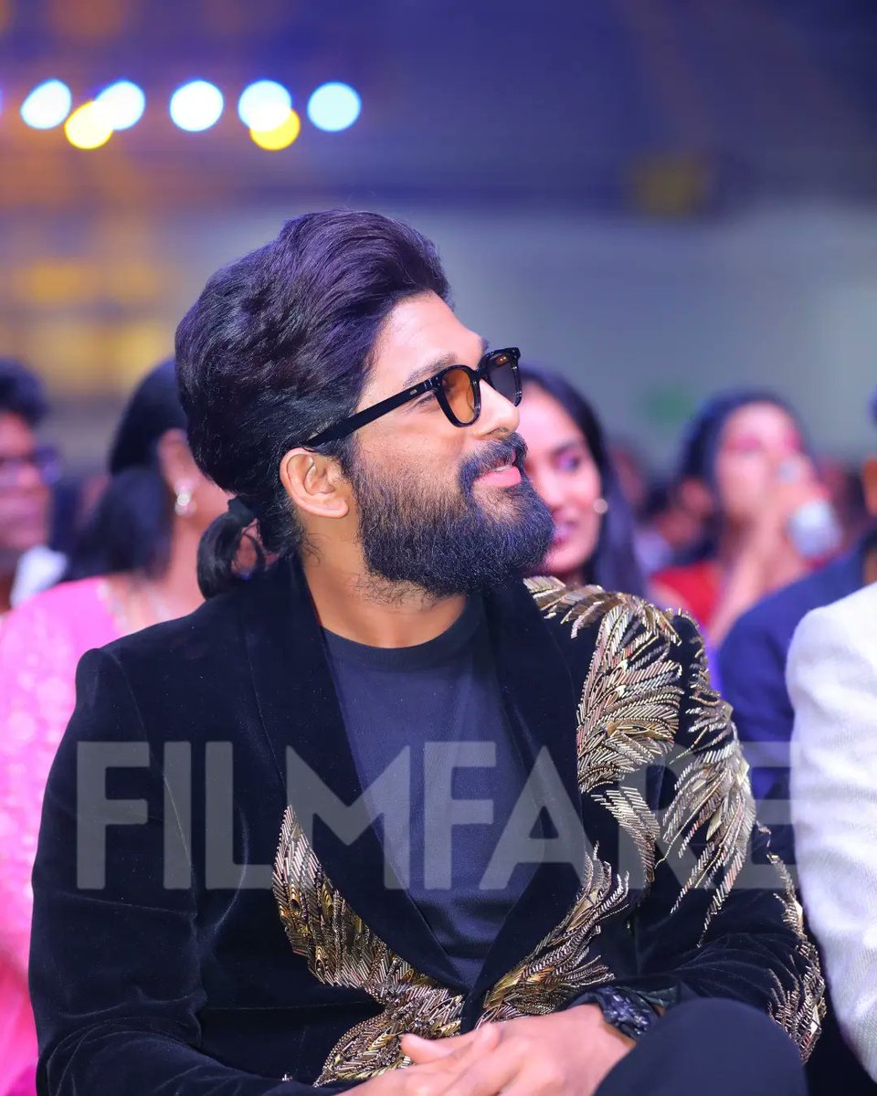 filmfare's tweet photo. Bringing the fire!🔥

The dapper #AlluArjun was clicked at the 67th #ParleFilmfareAwardsSouth 2022 with Kamar Film Factory. https://t.co/KItSFrD9t0