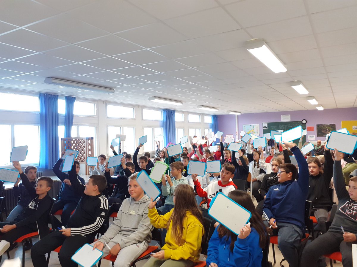 ➡️ Nous sommes allés parler des missions et du rôle du département Côtes d'Armor auprès des élèves de 6ème des collèges du Canton De Pléneuf Val André. C’est toujours un grand plaisir pour nous d’aller à leur rencontre !
<a href="/cotesdarmor22/">cotesdarmor</a> #colleges #citoyenneté #jeunesse