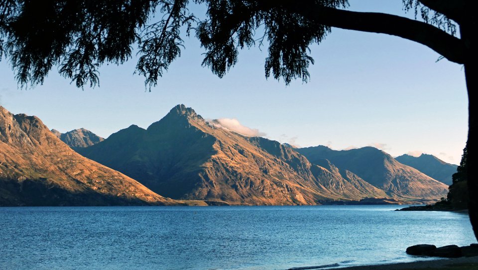 Ik ben blind of slechtziend, ga op vakantie en neem mee?... 
Wat zijn voor jullie onmisbare items of voorbereidingen die een vakantie met visuele beperking net even wat makkelijker maken? En waarom?