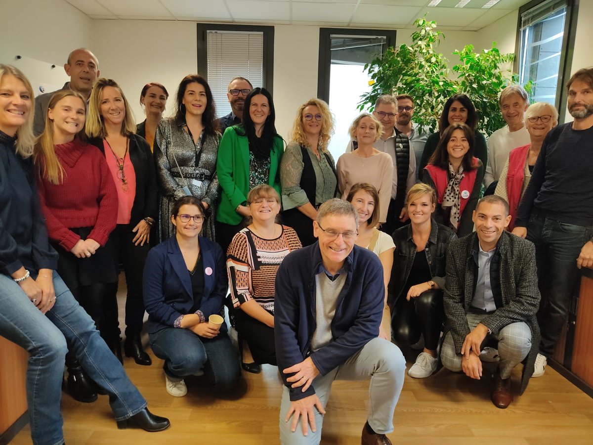 [🔴DIRECT] 1er RDV haut-savoyard pour la semaine des #métiers du #btp 
 👩‍🏭🦺 15 entreprises/partenaires recrutent, forment et offrent des opportunités de transition pro.
RDV ce matin @pole_emploi #Seynod
📣 Métiers :  maçon, charpentier, électricien, plombier, étancheur, TP, ...