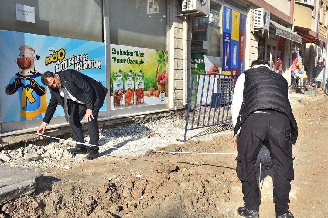 🚧Prestij caddesi olarak yapımına başladığımız Erol Okyay caddesinde çalışmalarımız devam ediyor.
Bordür döşeme işleminin başladığı caddedeki çalışmaları kısa süre içinde bitirip vatandaşlarımızın hizmetine sunacağız.
#MuratlıBelediyesi