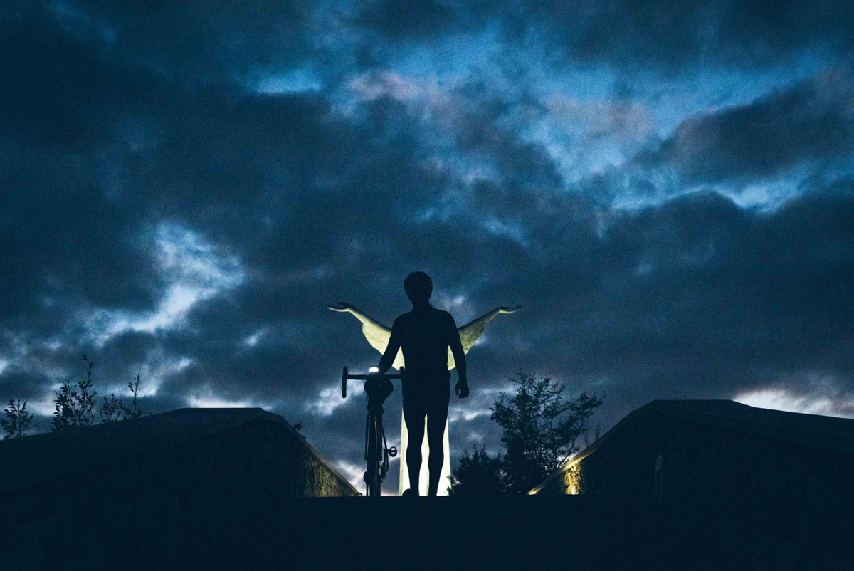 cycle_mag's tweet image. Les ultra-cyclistes prendront le départ de la 4e éd. de la Two Volcano Sprint le 12 octobre au pied du Vésuve.
Bonne course !
La photo a été publiée dans le portfolio de Charlotte Gamus paru dans cyclemagazine.fr/c19/

#twovolcanosprint #2vs #ultracycling #bikepacking 
8 min