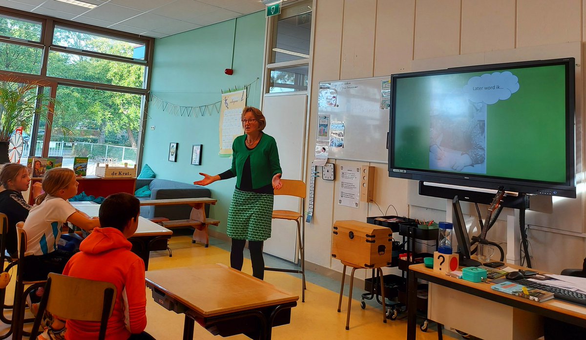 jacqiebakker's tweet image. De gi-ga-groene boekenquiz met Liesbeth van Binsbergen @KBweek @BiebNoordVeluwe