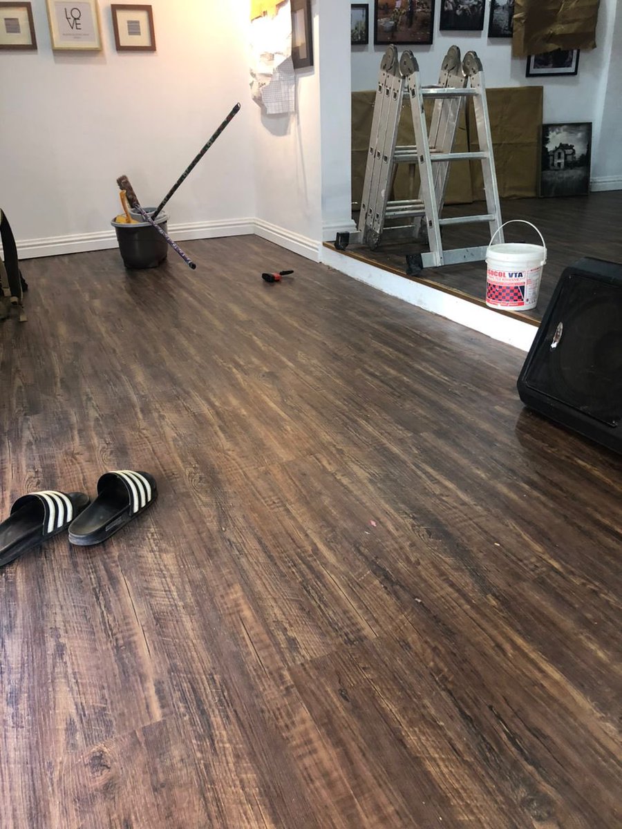 Floorsbenin's tweet photo. Bonne semaine🤗🤗
Que pensez-vous de cet étage ?
#floorsdecorbenin #cotonouinstallers #floortogo #spcflooring #floorinideas #CushionVinyl #lvtflooring #ContemporaryFloors #floormaintenance #flooroption #architects #laminatefloors https://t.co/1qZu2f7QQz