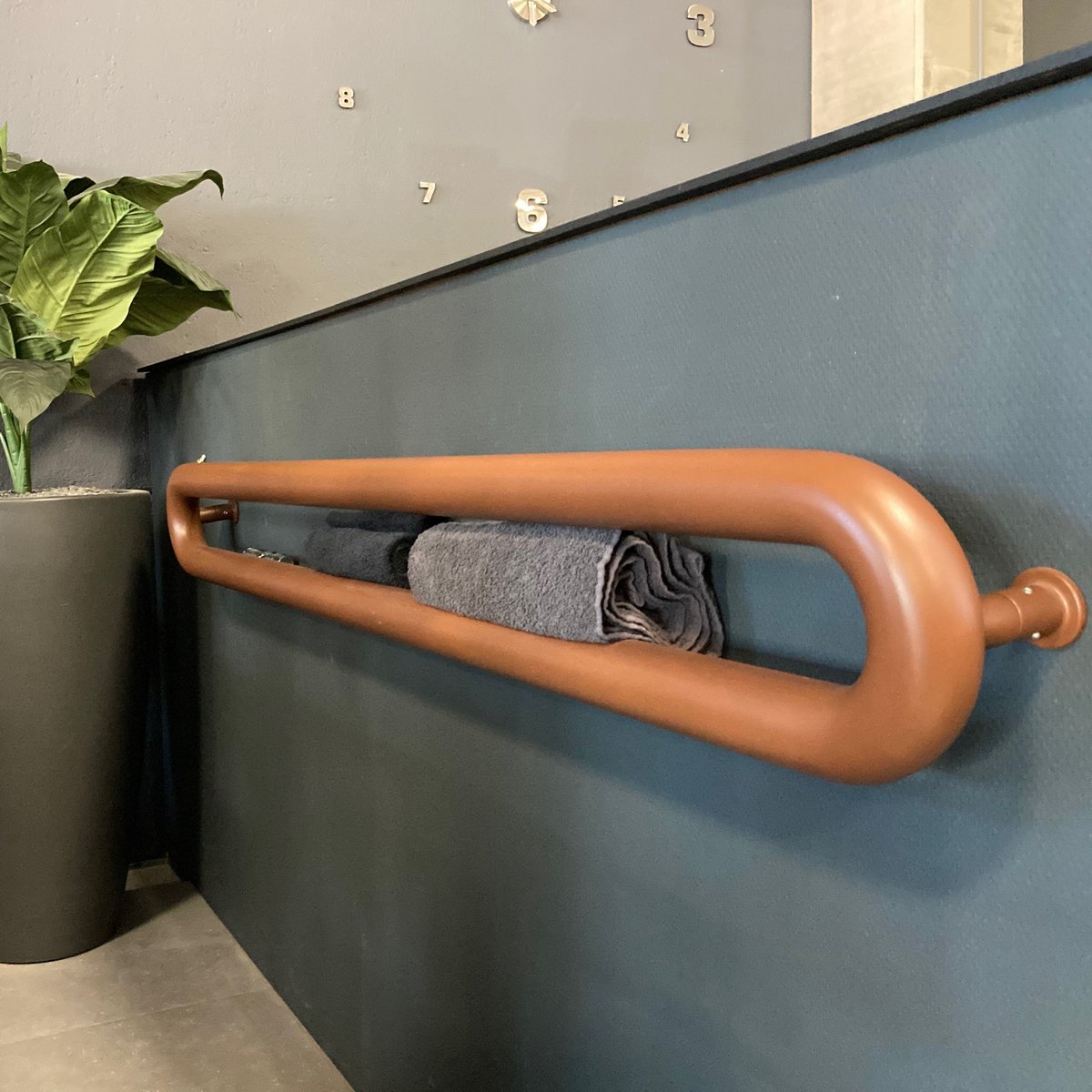 InstamatWT's tweet photo. De Tubone is een echte blikvanger in je badkamer. Kies voor zwart, wit of kleur. Ook in een verticale versie verkrijgbaar! Meer info: https://t.co/5e4z1Yi4YM
#warmte #tubone #badkamer #handdoekwarmer #designradiator #wonen #verbouwen #interieur https://t.co/fgmo6F5KxJ