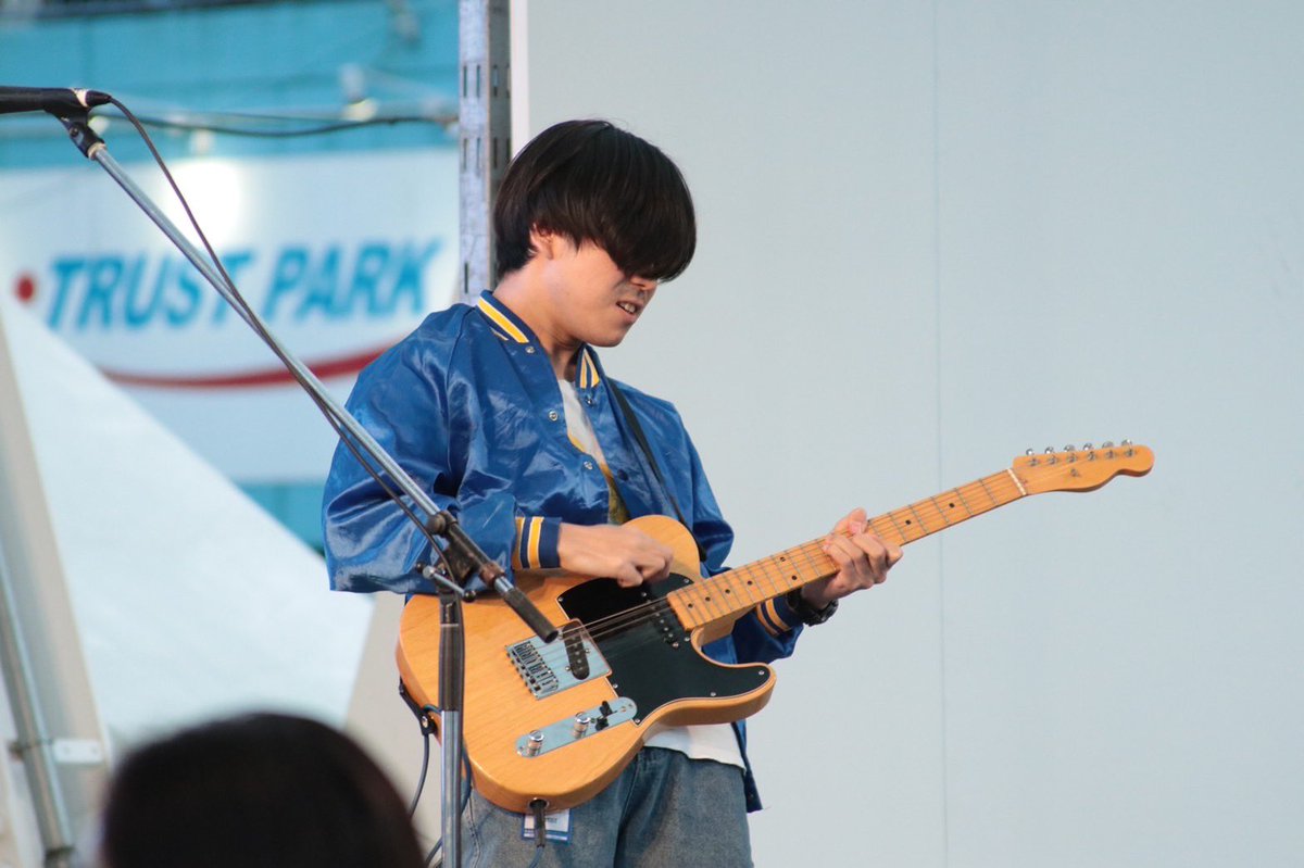 SCRAMBLE_EC's tweet photo. スクランブル10
10組目は RIOT OF THE APES 🙈⚡️

RIOTの音楽だからこそ出来るクライマックスのような盛り上がりです🔥本当にかっこいい！！！
RIOTの世界観にみんな取り込まれていってます…🫶🏻

🎵BACK TO THE FUTURE https://t.co/SliZzgx1H4
#RIOTOFTHEAPES #SCRAMBLE10 https://t.co/XFLm1wT1zs
