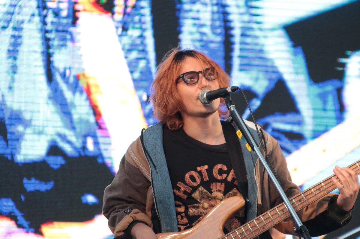 SCRAMBLE_EC's tweet photo. スクランブル10
10組目は RIOT OF THE APES 🙈⚡️

RIOTの音楽だからこそ出来るクライマックスのような盛り上がりです🔥本当にかっこいい！！！
RIOTの世界観にみんな取り込まれていってます…🫶🏻

🎵BACK TO THE FUTURE https://t.co/SliZzgx1H4
#RIOTOFTHEAPES #SCRAMBLE10 https://t.co/XFLm1wT1zs