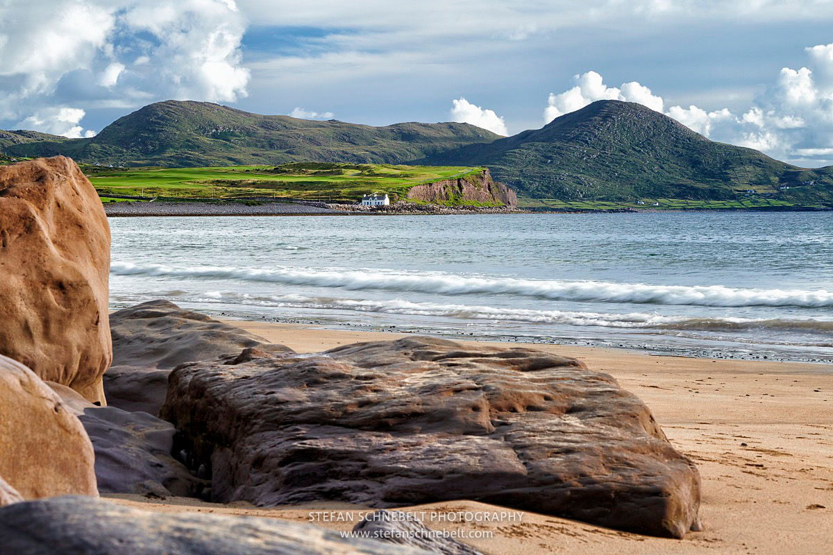Cottage at the edge of Waterville on the Ring of Kerry. What a gorgeous scenery.

#RingofKerry #Ireland #Irland #WildAtlanticWay
@CapturedIreland @PictureIreland @ThePhotoHour @WAWHour @the_full_irish_ @entdeckeIrland @discoverirl @wildatlanticway