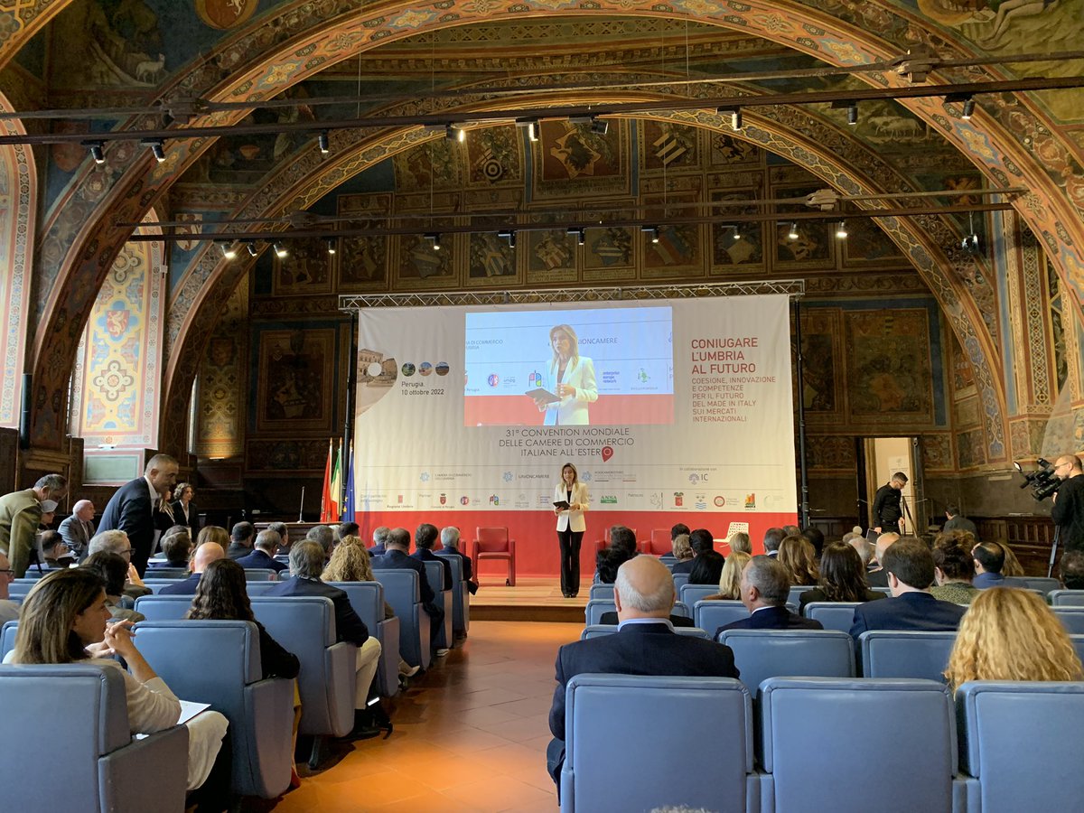 Estamos en la conferencia: “Coniugare l’Umbria al futuro” <a href="/cciaaumbria/">Camera Commercio Umbria</a> <a href="/assocamestero/">@assocamerestero</a> <a href="/RegioneUmbria/">Regione Umbria</a> <a href="/unioncamere/">Unioncamere</a> <a href="/infocamere/">InfoCamere</a> <a href="/Agenzia_Ansa/">Agenzia ANSA</a>