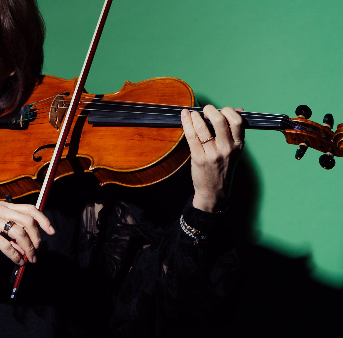 TreFilharmonia's tweet photo. #TampereFilharmonia'ssa on haettavana alttoviulun varaäänenjohtajan sekä tuttisoittajan toimet. 
🎻 Hakuaika 12.10.–9.11.2022
🎻 Koesoitto 7.12. @tamperetalo
👉 https://t.co/H0ew4qTWKW 

@suosio @Tamperekaupunki #työpaikat #muusikko #alttoviulu #viulisti #orkesteri #alttoviulu https://t.co/6EwZgCLTGZ