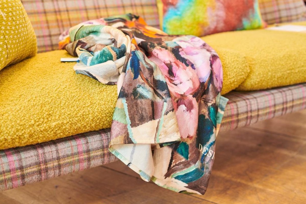 Curtaincraft's tweet photo. Snuggle up with a luxurious throw from Designers Guild - whilst they feel divinely soft, they also add layers of warmth and comfort to your sofa.

Discover more designer suppliers at https://t.co/i8w6YsL51L or https://t.co/RbJYhbVBdO

#designersguild #throws #sofadecoration #home https://t.co/mE4FFjZxZX