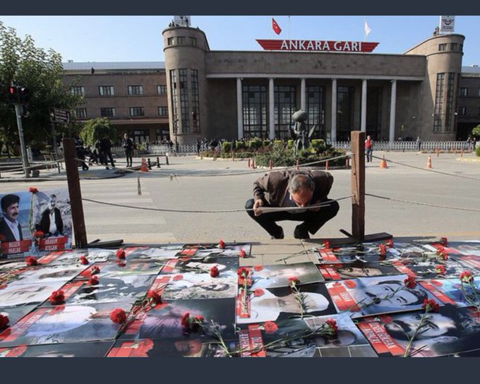 PatrickJane02's tweet photo. #10Ekim 2015'te #AnkaraGarKatliamı'nda barış için bir araya gelen 103 canımızı kaybettik.

Unutmadık, Unutturmayacağız!.. https://t.co/PsuRmJMQ8z