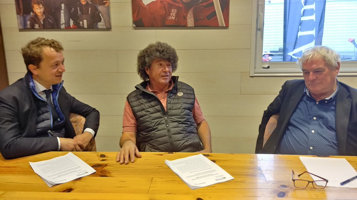 L'Imoca de Jean Le Cam, signé David Raison, portera les couleurs de "Tout commence en Finistère" et Armor Lux
Budget entre 4,8 et 5 ME
 <a href="/ImocaGS/">IMOCAGlobeSeries</a>  <a href="/JeanLecam/">Jean Le Cam</a> <a href="/EricBellion1/">Eric Bellion</a>