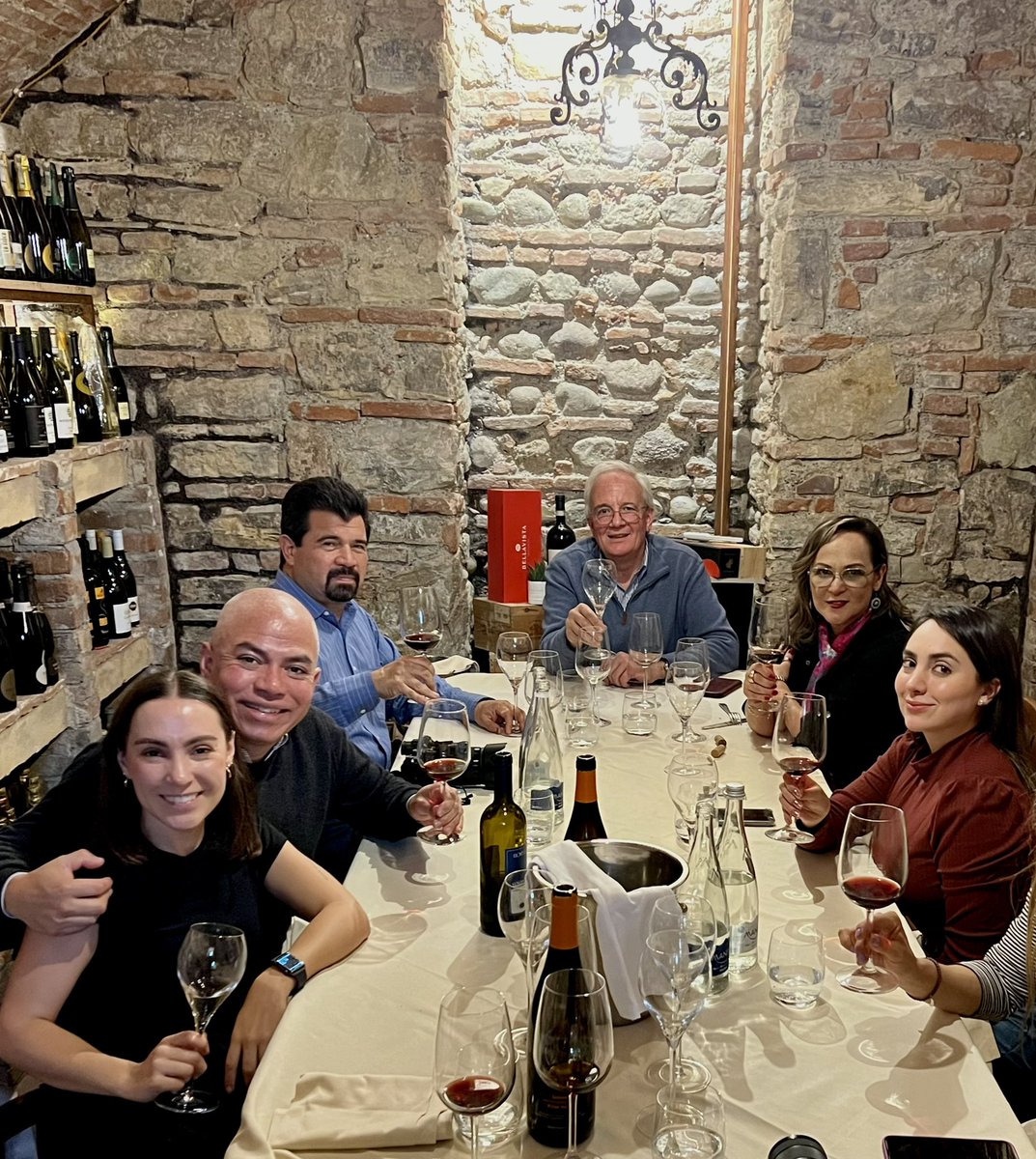 Visita a la Bodega histórica @riccicurbastro en la DOCG @franciacorta al norte de Italia en la región de Lombardía @Federdoc @IEEMWINE @GustavoOrtegaJ @jlumana