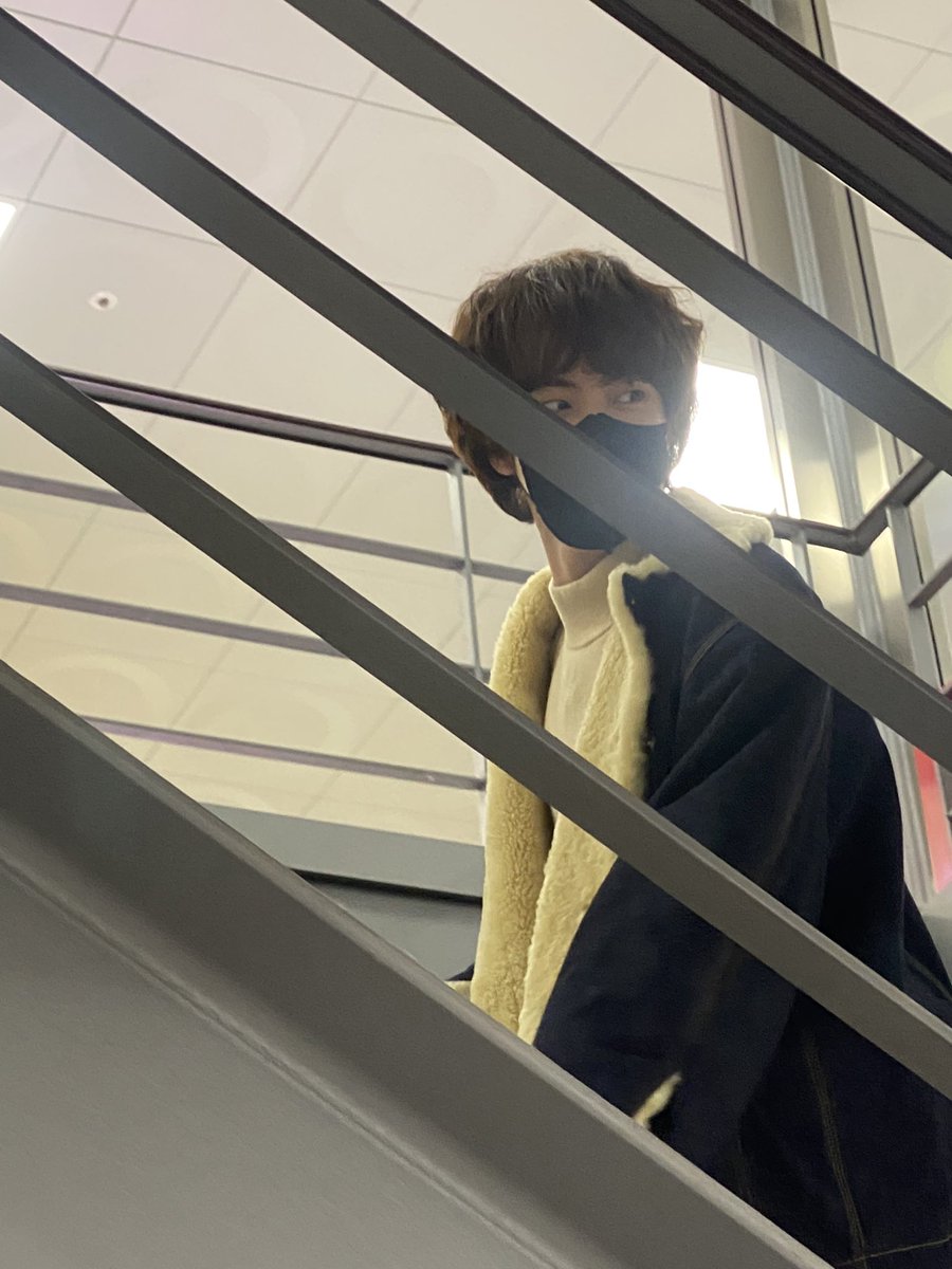 theJINPRlNT's tweet photo. [INFO] K-Netizen saw Kim Seokjin filming something today again. 

ANOTHER VARIETY SHOW GUESTING IS COMING?!?! 

#Yours_Jin #SuperTuna_Jin #JIN #BTSJIN @BTS_twt https://t.co/F8wl44Yiyp