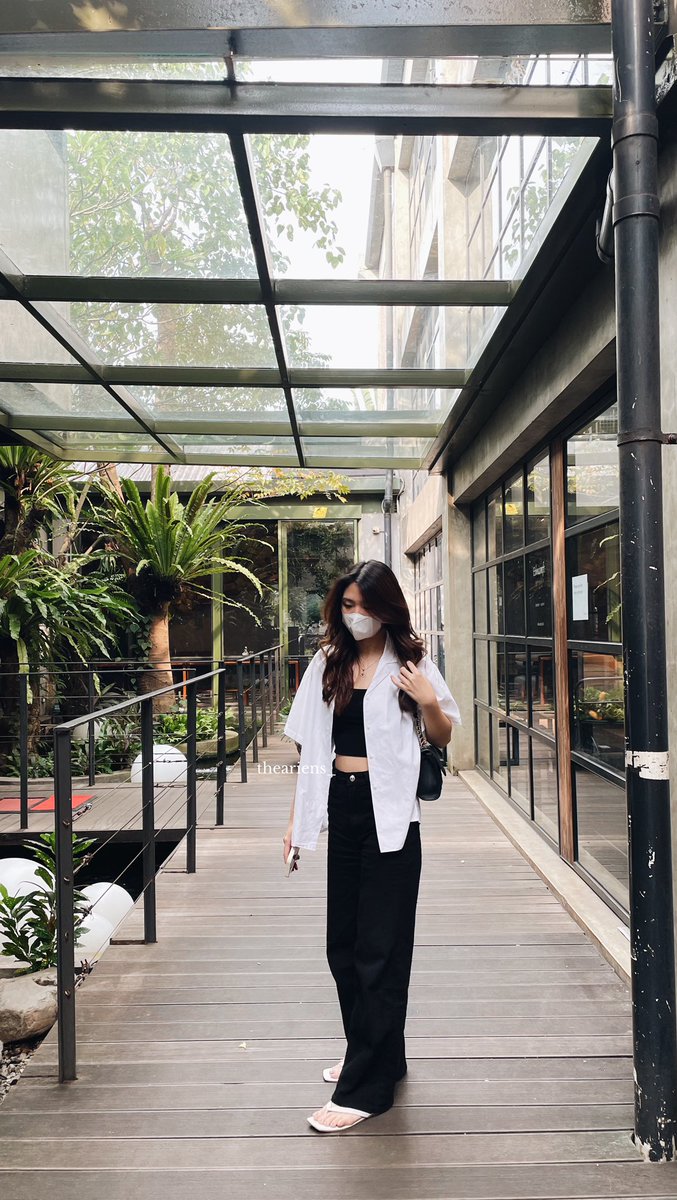 theariens_'s tweet photo. 🧸 kemaja putih
Rp 179.000 (https://t.co/YvnYFlKpqy)
kemaja shopatvelvet emang fit oversizednya terbagus 🥰 warna putihnya gak nerawang

🧸 crinkle loose pants
Rp 89.000 (https://t.co/eVuLMdZvRC)
crinkle pants yang ga gampang lecek, adem, jatoh, fitnya auto bagus https://t.co/DqyX6r1KKg