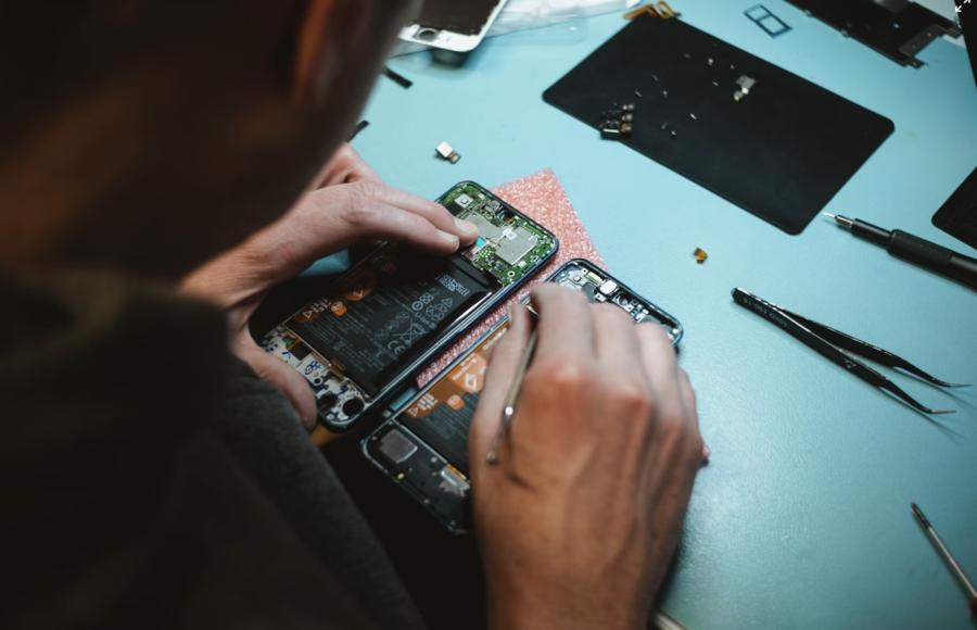 LaurentAlaus's tweet photo. #RSE x #FeelGood

A lire !

@Orange lance une Activité de Reconditionnement, Circulaire &amp; Solidaire 👏

👉 Premier circuit de recyclage de smartphones 100% français qui emploie des personnes en situation de handicap 👏

@Cheydema @etchoungui
@FBonnifet
⬇️
https://t.co/W9WtleP2FY https://t.co/GprATBs7Ne