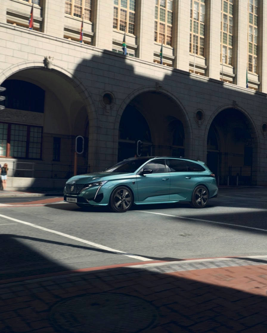 MotorFK's tweet photo. Uno stile senza precedenti. Nuova #Peugeot308SW #PlugInHybrid #motorfrance https://t.co/j5ES3Cjl1t