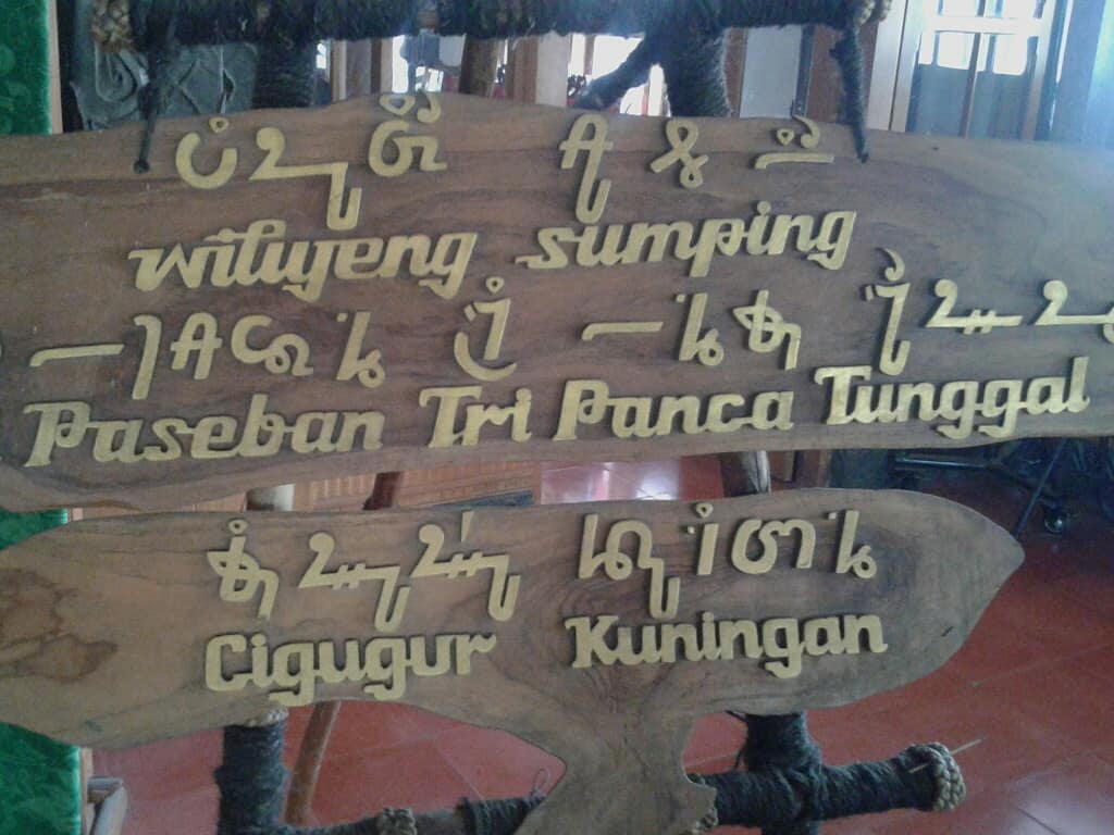 agama_nusantara's tweet photo. Alhamdulillah ketika memang sudah waktunya, tanpa direncanakan bersama team @genpijabar dan @genpikuningan akhirnya bisa berkunjung dan bersilaturahmi dengan sesepuh Kampung Adat Paseban, Cigugur Kuningan.
.
#GenPIJabar #GenPIKuningan #HayuKaJabar
#HayuKaKuningan#ExploreJawaBarat https://t.co/BZxIhtrRVo