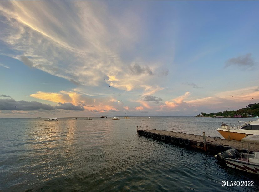 sandralako's tweet photo. It took quite a while for the water taxi to cross from Lungi to Aberdeen, so I had plenty of time to enjoy the sunset! #sunset #sunsetsky #alwaysamazed #Freetown #SierraLeone https://t.co/sRknK5HBkS