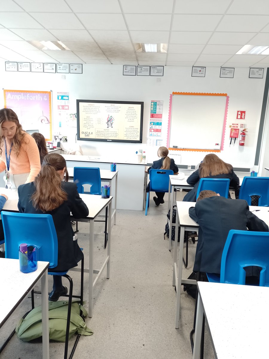 olsjHH's tweet photo. Miss McGlynn and Year 7 looking at Healthy Habits to protect our mental health 👏@olsjbb1 @olsjscience https://t.co/TwJ423rwTl