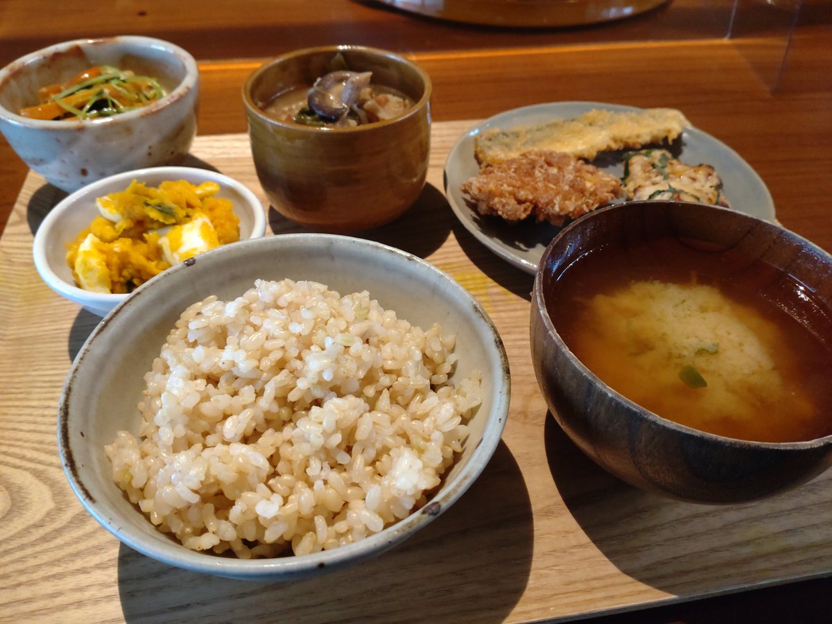 SanYopie's tweet photo. お昼は少し移動して、量り売りランチのお店へ😋
#ICOU https://t.co/ZQSin97tQN