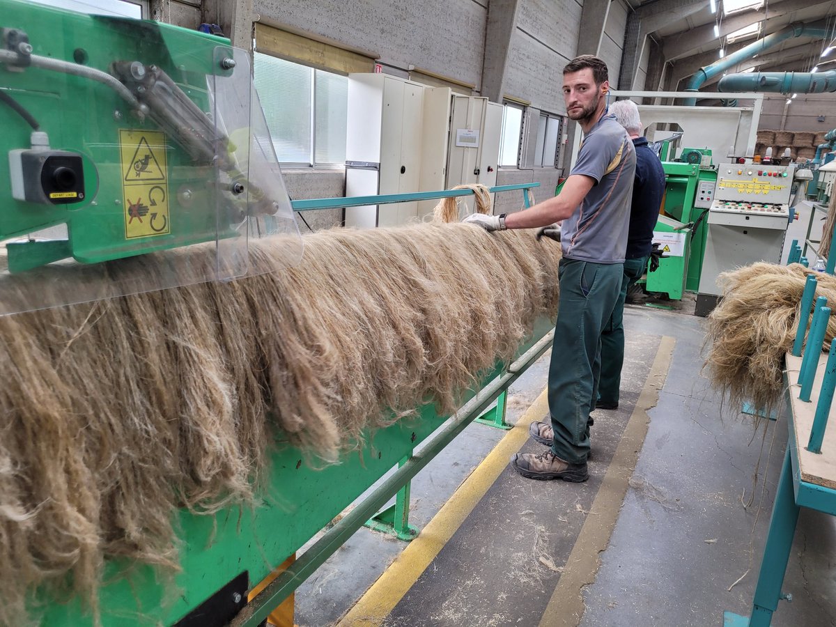 Ns avons illustré à <a href="/seiler_carine/">Carine Seiler</a> la construction d’une formation adaptée aux besoins de l'entreprise mêlant compétences industrielles pour la conduite des lignes de teillage et compétences en conduite de machines agricoles pour la récolte de #lin en plaine.
<a href="/RegionNormandie/">Région Normandie</a>