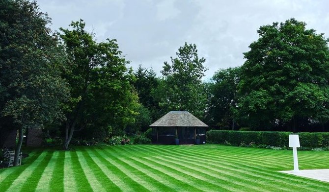 HayterMowers's tweet photo. Wow!
Check out this lawn courtesy of Tom Morley on Instagram!
Great to see the lawn looking so lush after the summer we’ve had!
Get your #HayterMower:
https://t.co/9pEfcsHnL5 https://t.co/GsMnGB5bfH